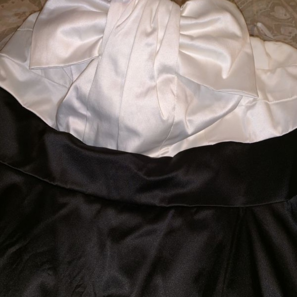 GORGEOUS BLACK & WHITE DRESS 👗 LIKE NEW 🤗